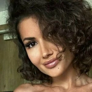 Curly Amelia