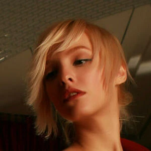 Kira Blonde