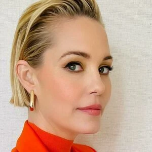 Leslie Bibb