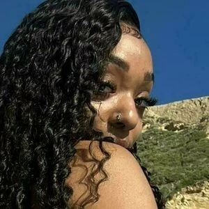 therealyellaa