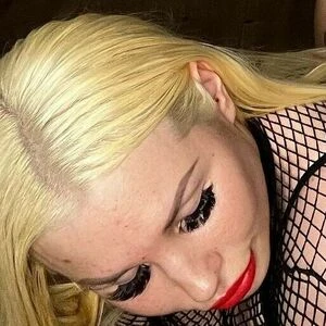 Kyra Hot