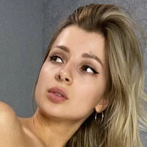 LiaWetPussy