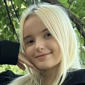 nina_blondy