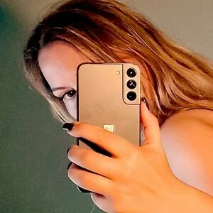 Holliehotwife