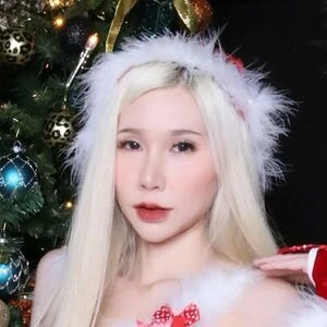 aprilmaxima_vip
