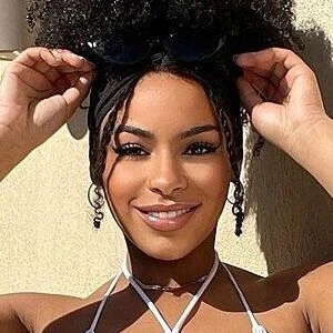 Paola AXO