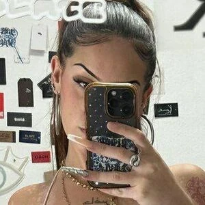 naylagonzaa