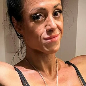 strong_brunette