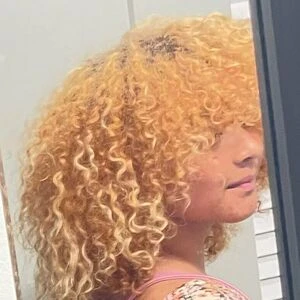 cutecurlgirl