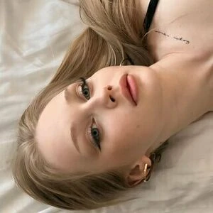 asya_swan