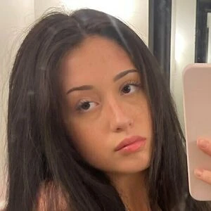 ellaharperr1