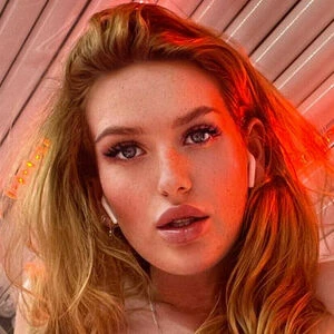 Anniee Charlottee