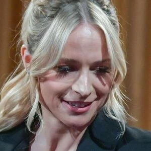 Niamh Algar