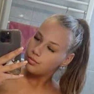 ava.busty10