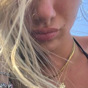 Blondata_gata