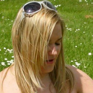 H Cup Holly