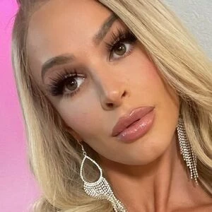 Emma Hixofficial
