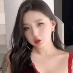 Chloepussy96