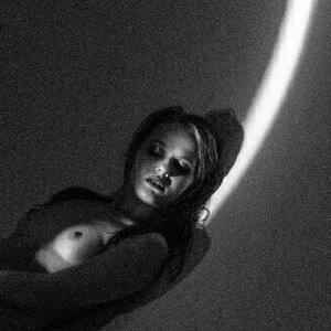 elli_moon