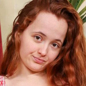 Evie Red