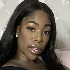 Naomi Simone