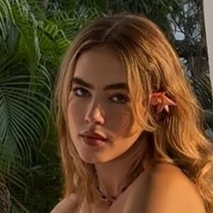 emily_hmbck