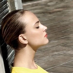 Nora Arnezeder