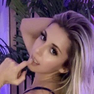Sarah Antoniaxoxo