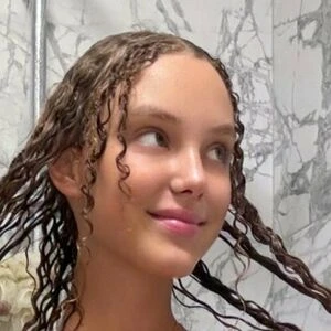Curly Zoe