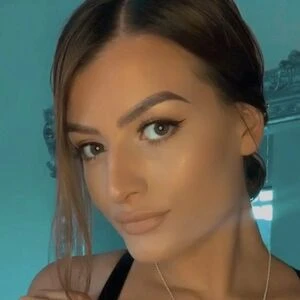 Ella_bellabaker