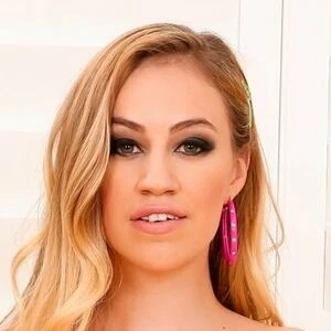 Lyra Blonde
