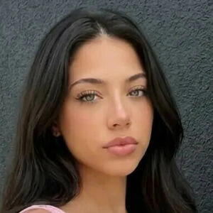 Isabella Lineros