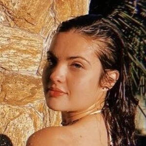 LÍVIA INHUDES