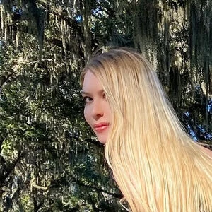 Anna Leggy
