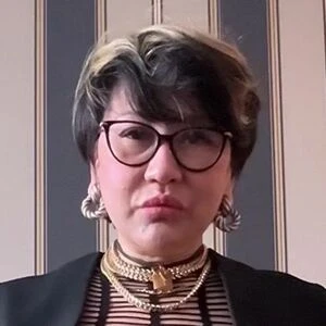 Julia Woo