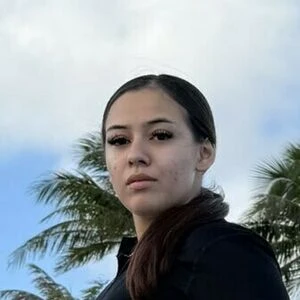 Isabella Alexis