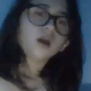 petitebrokecollegechick