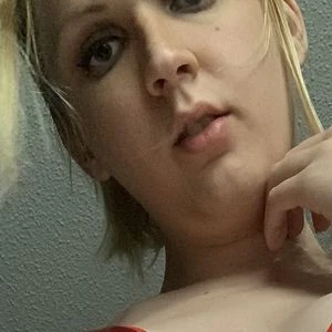 ellie_exx