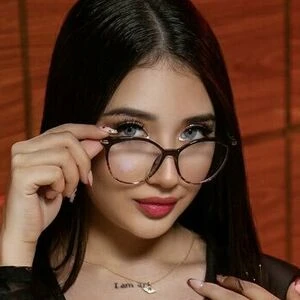 lizzniyacolive