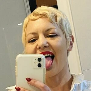 naomibetts_
