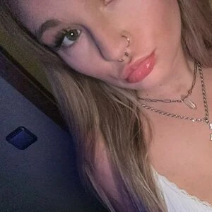 Lizzy_cherry21