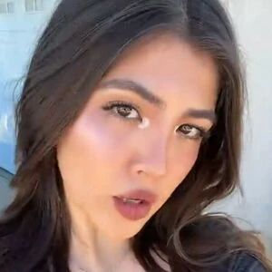 briana_shari18