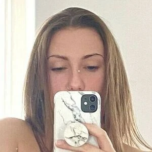 CoraLaffey AdmireMe