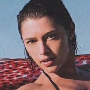 Emma De Caunes