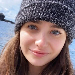 Holly Earl