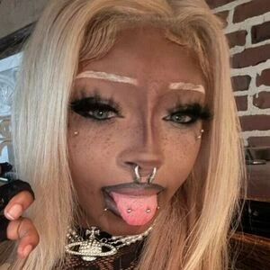zeniaafterdark