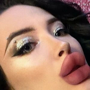 eva_u_tits