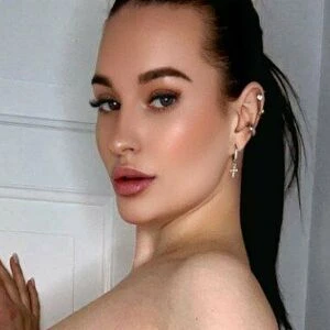 hot_monicaa