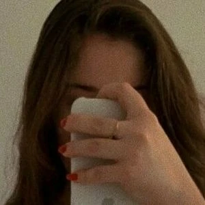 Brunette_lea