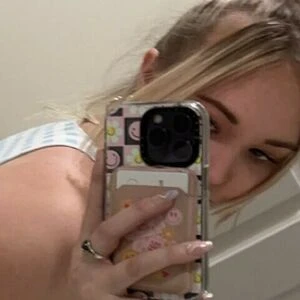 BethanyyXoXo_